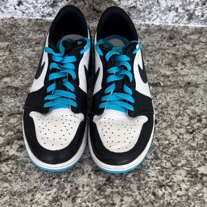 Nike air Men’s Low-Top Sneakers in White, Black & blue